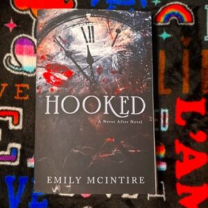 Hooked by Emily McIntire - Paperback